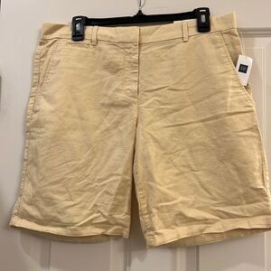 Khakis by Gap ladies shorts